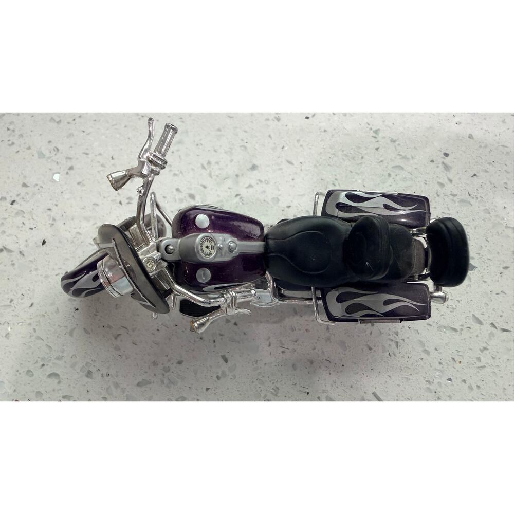 Maisto 1:18 2002 Harley Davidson FLHRSEI CVO Road King Purple Flames Diecast - Picture 2 of 9